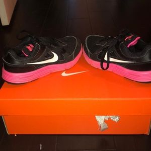 Nike Girls pink lunar forever 3 shoes!